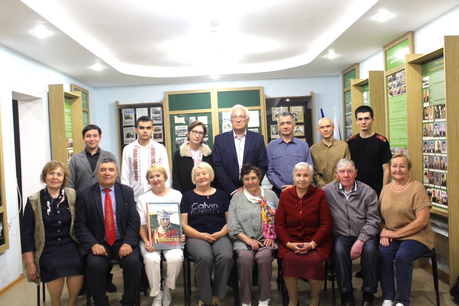 Чăваш Енрен килнĕ çамрăк тĕпчевçĕсем йăх-несĕл тымарĕсем çинчен каласа панă