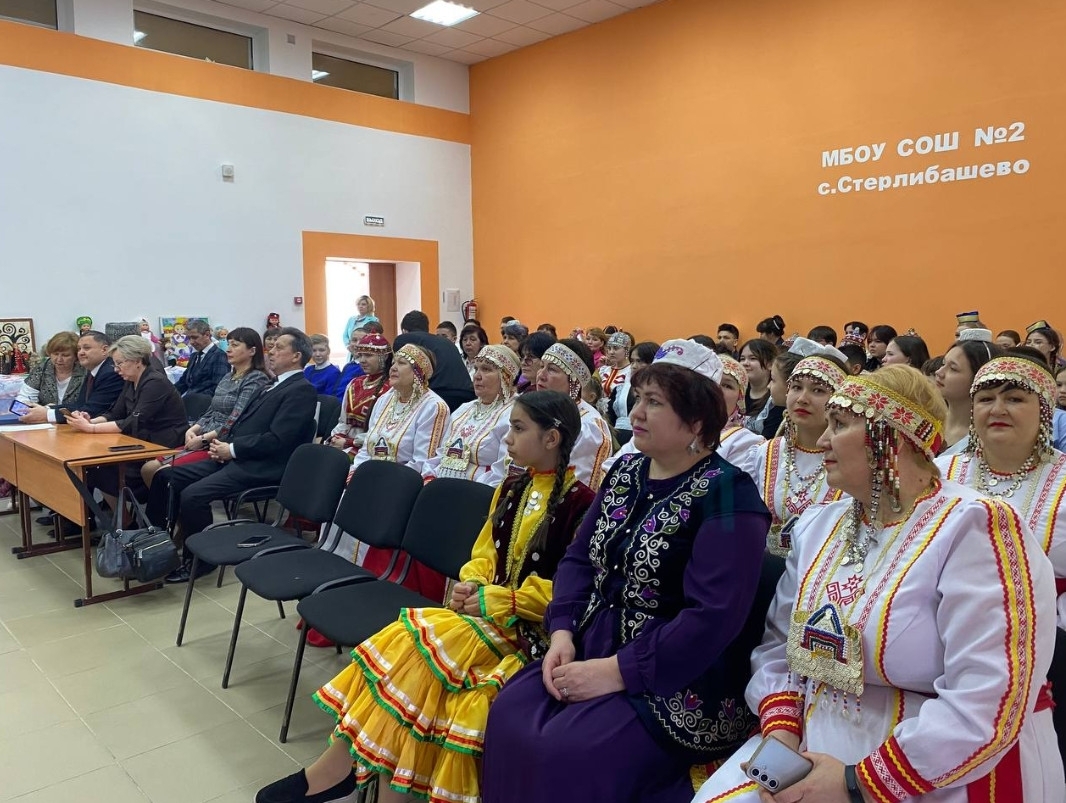 Конкурса хутшăннисем Яков Ухсай сăввисене вуларĕç