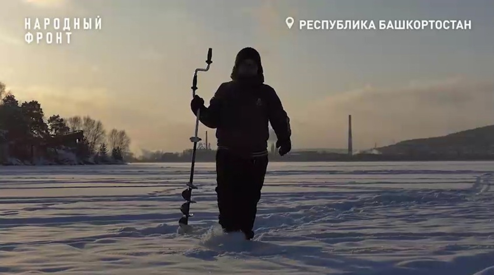 Шкул ачи Владимир Путинпа иртнĕ «Тÿрĕ лини» хыççăн илнĕ парнепе усă курнă