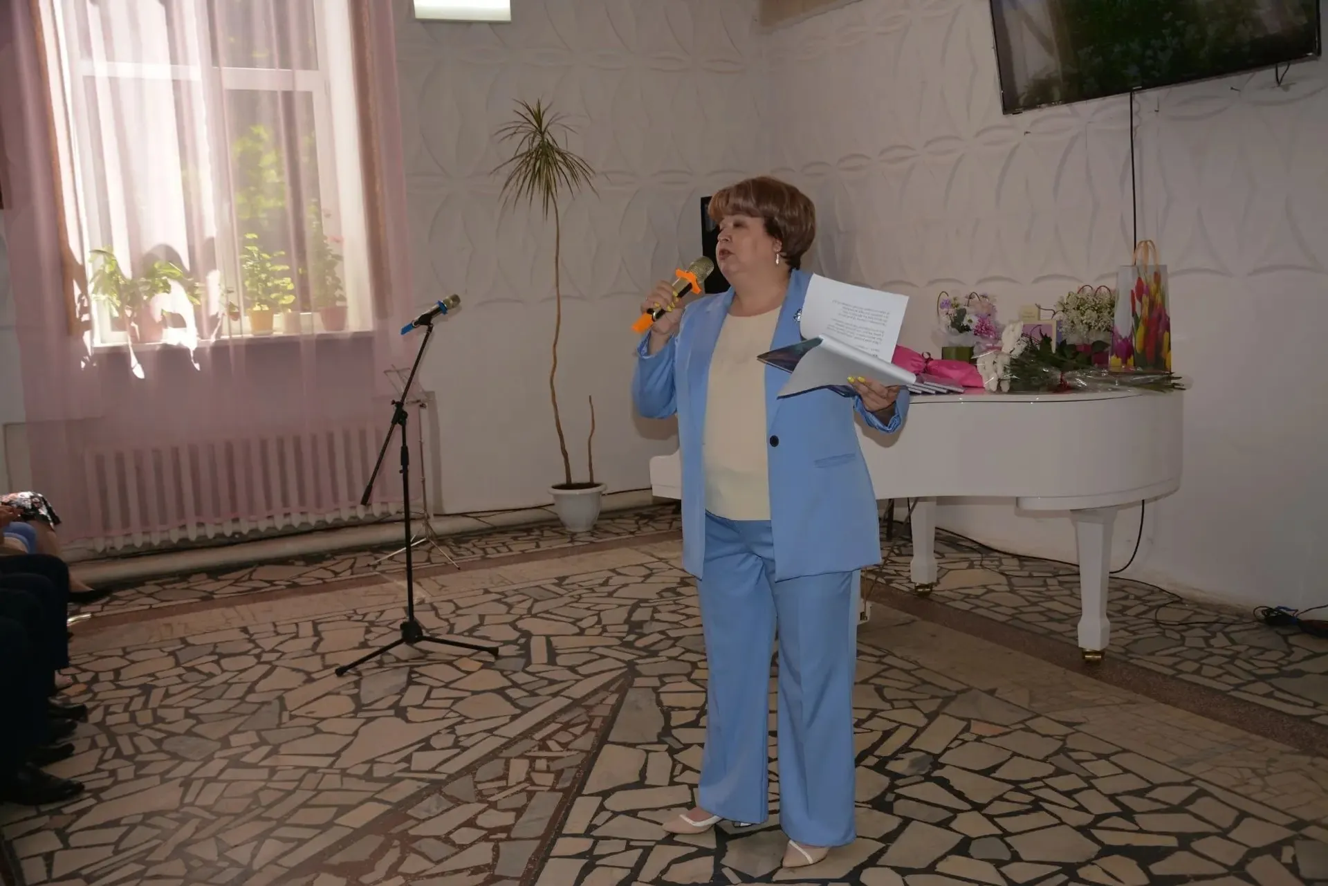 «Манăн тĕнче  сăмахсемпе юрăсенчен тăрать»