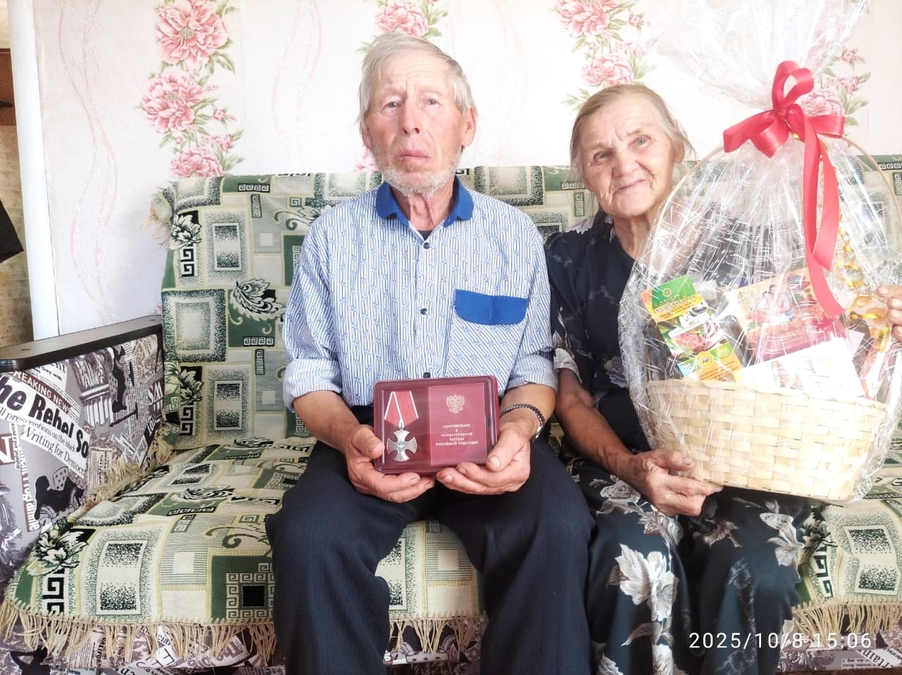 Ашшĕпе амăшĕ шанăçпа пурăнаççĕ