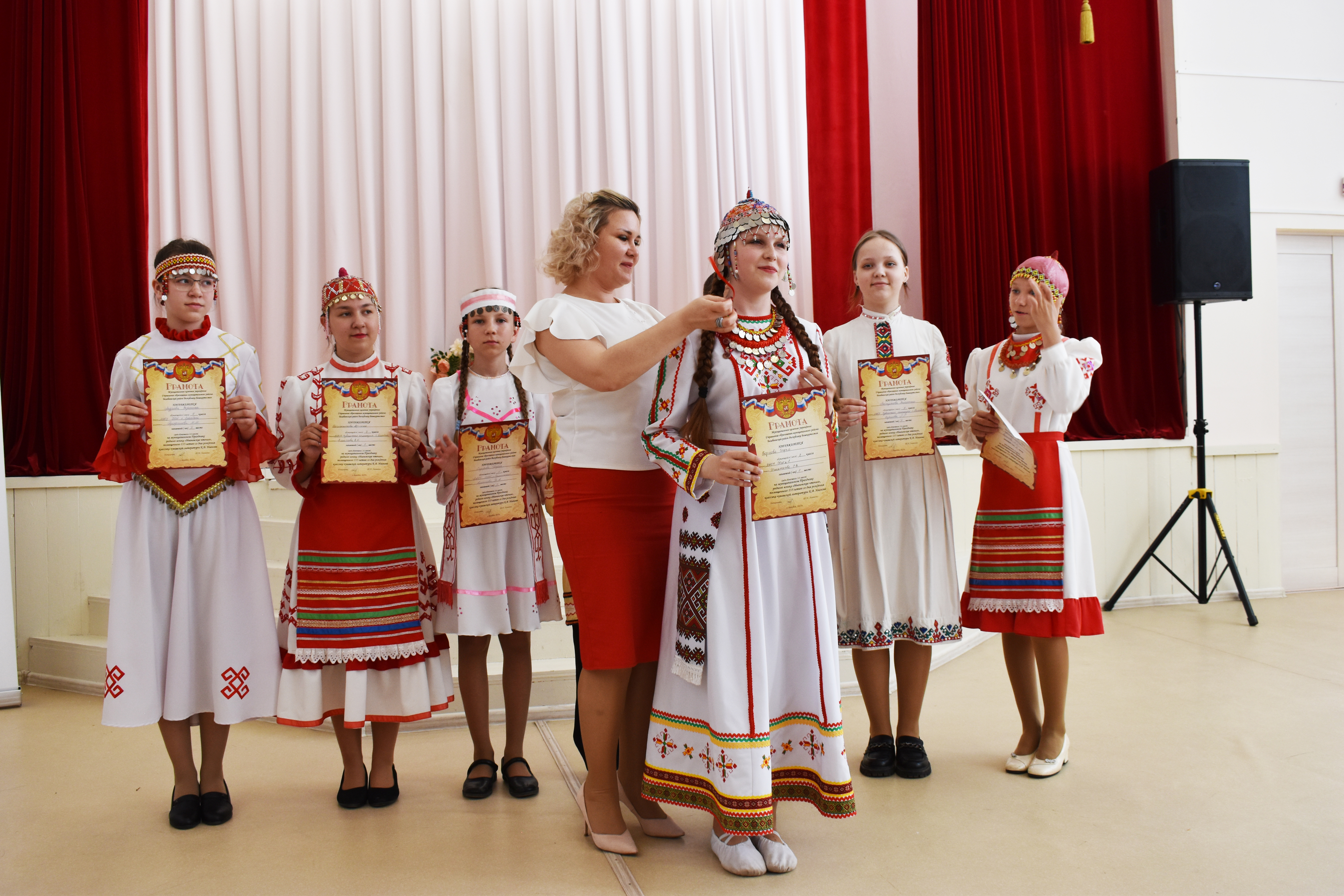 Сăвă урлă чĕлхемĕр пуянлăхне, илемне кăтартса пачĕç