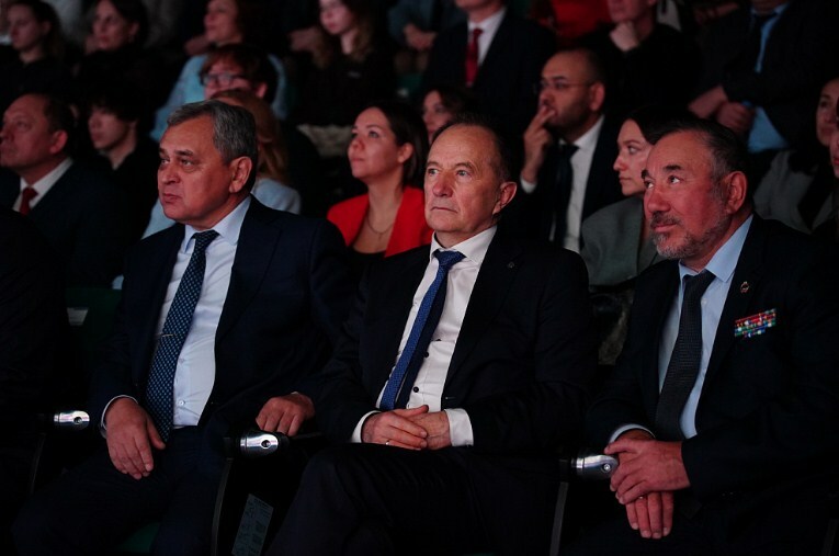 Радий Хабиров поздравил Ассоциацию юристов России с 20-летием