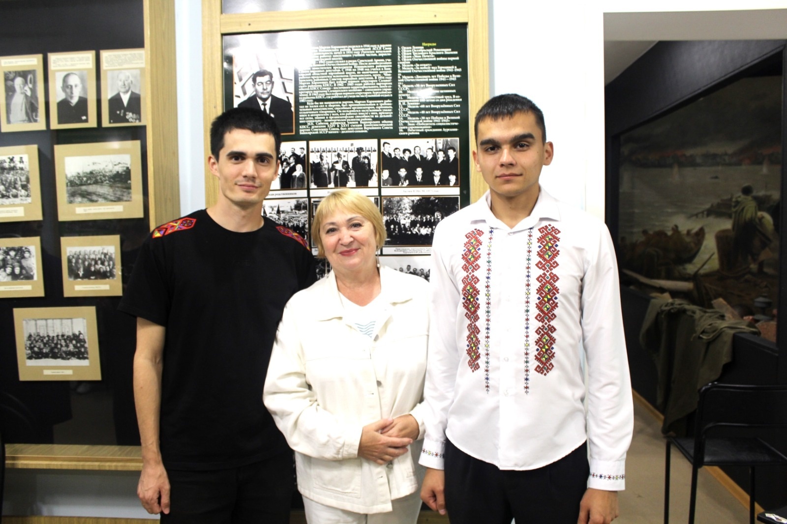 Чăваш Енрен килнĕ çамрăк тĕпчевçĕсем йăх-несĕл тымарĕсем çинчен каласа панă