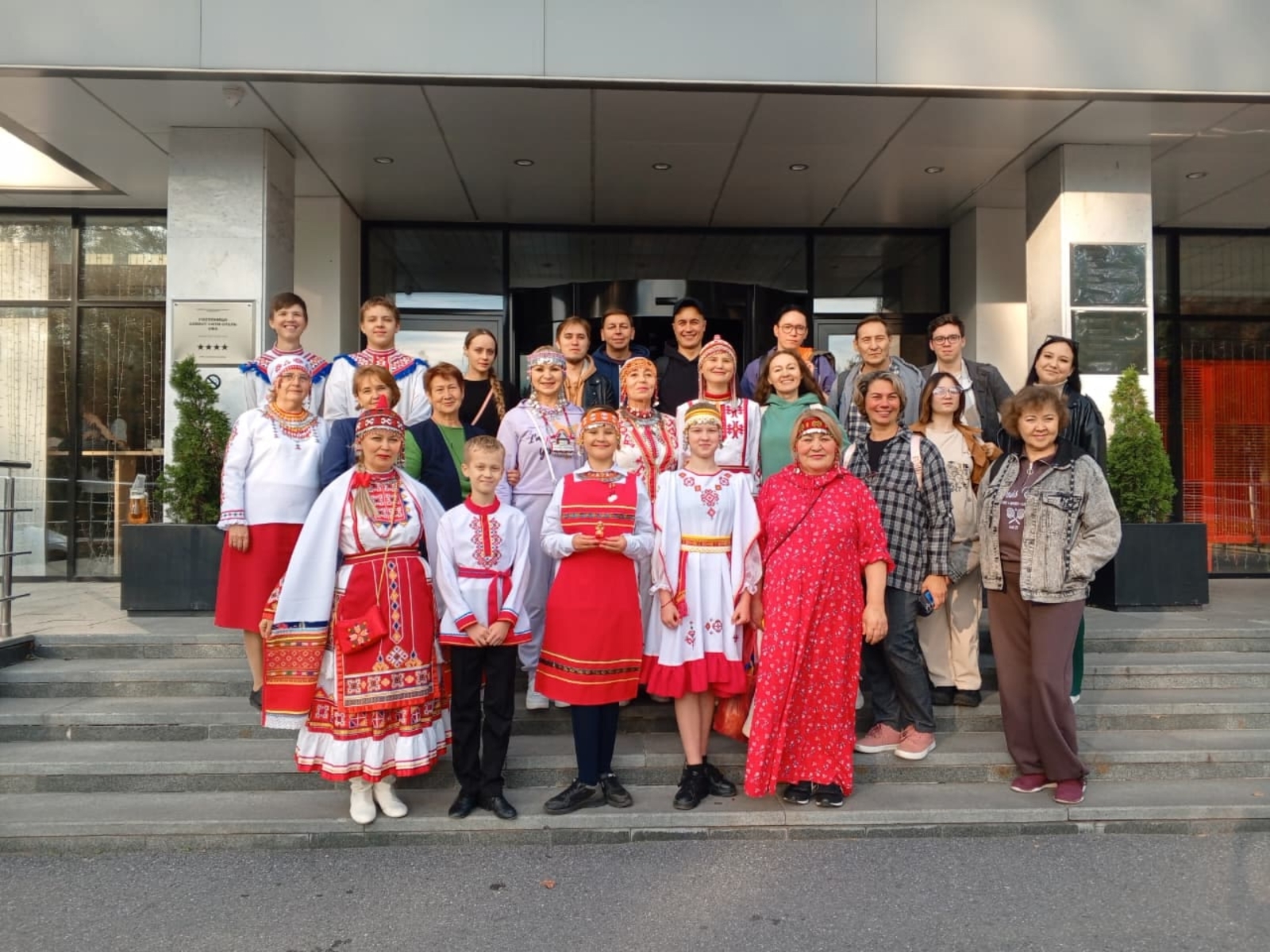 Чăваш хастарĕсем Чăваш Ен артисчĕсене тарават кĕтсе илнĕ