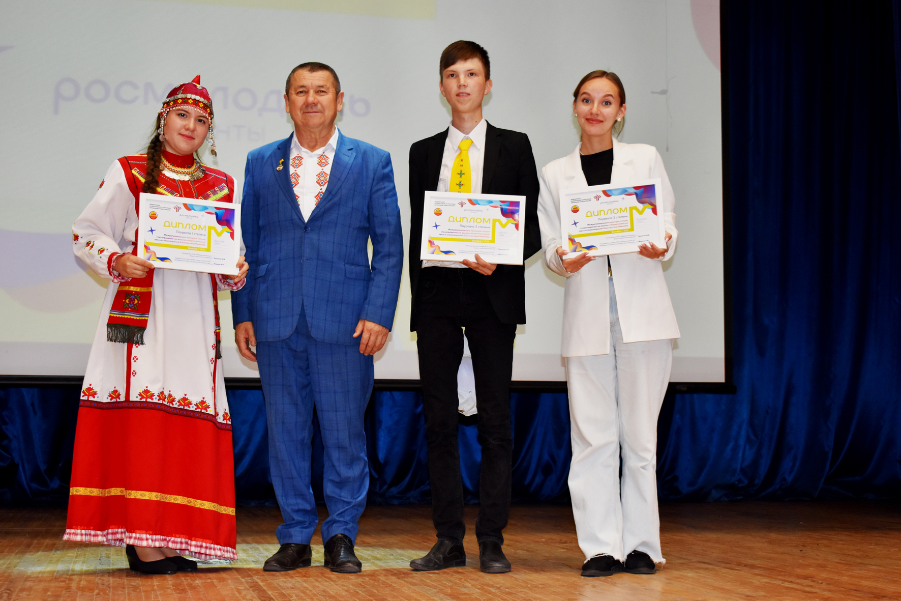 Çамрăксене тăнăçлăх, пĕрлĕх тата патриотизм ыйтăвĕсем канăç памаççĕ