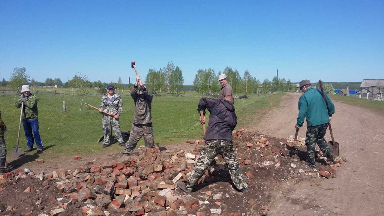 Хурамалсем вырăнти çула хăйсен вăйĕпе юсанă