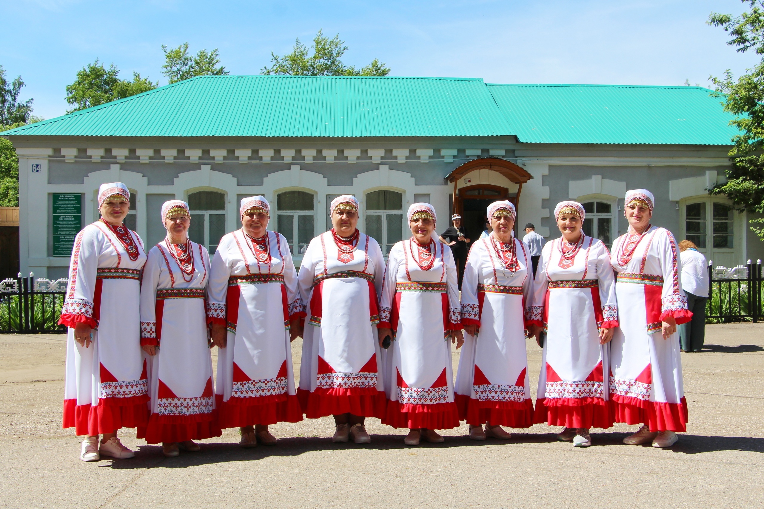 «Кĕçтенттин шурă кăвакарчăн пулса таврăнчĕ-тĕр»