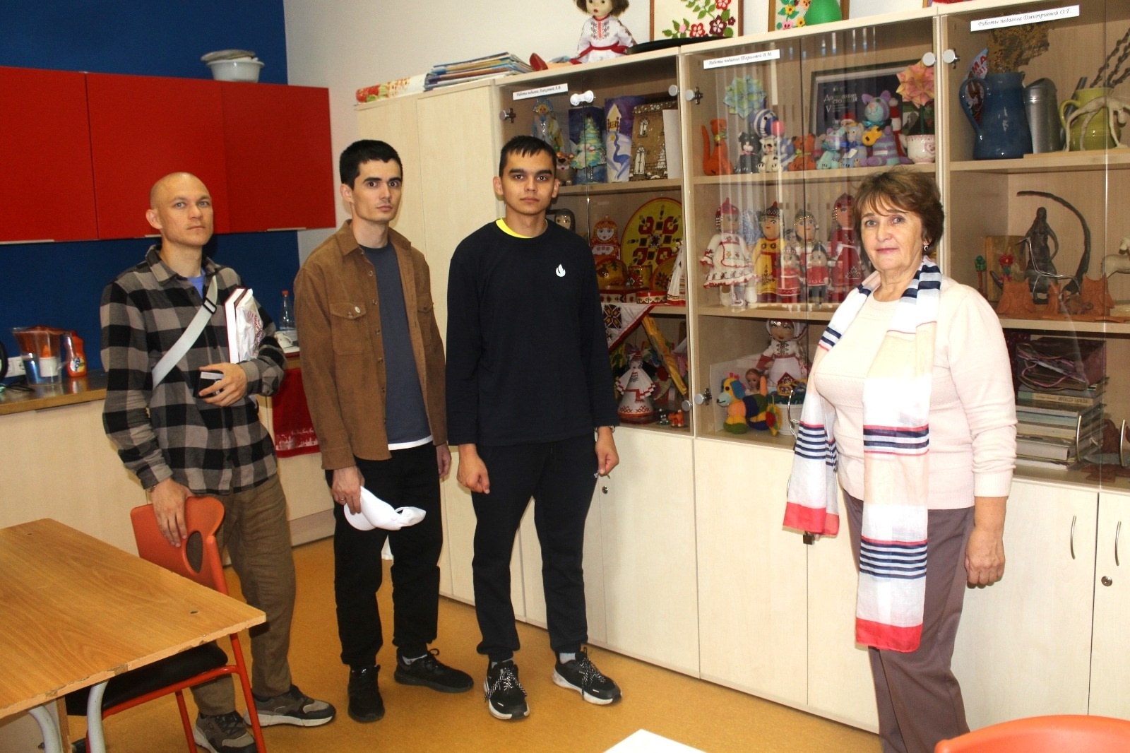 Чăваш Енрен килнĕ çамрăк тĕпчевçĕсем йăх-несĕл тымарĕсем çинчен каласа панă